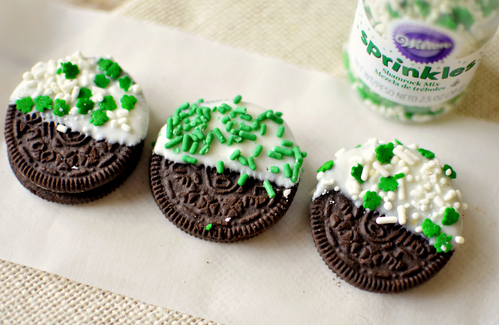 How to Make White Chocolate Dipped Oreo Cookies for St. Patrick’s Day
