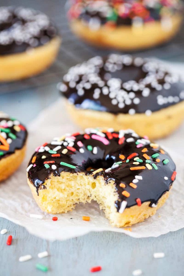 1-DIY Candy cake-mix-donuts